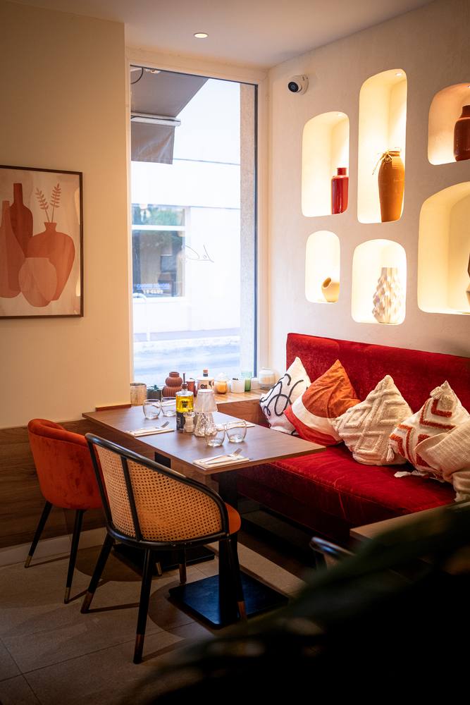 Niches et vases en terre cuite